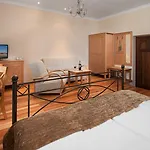 Sedan - Destigo Отель